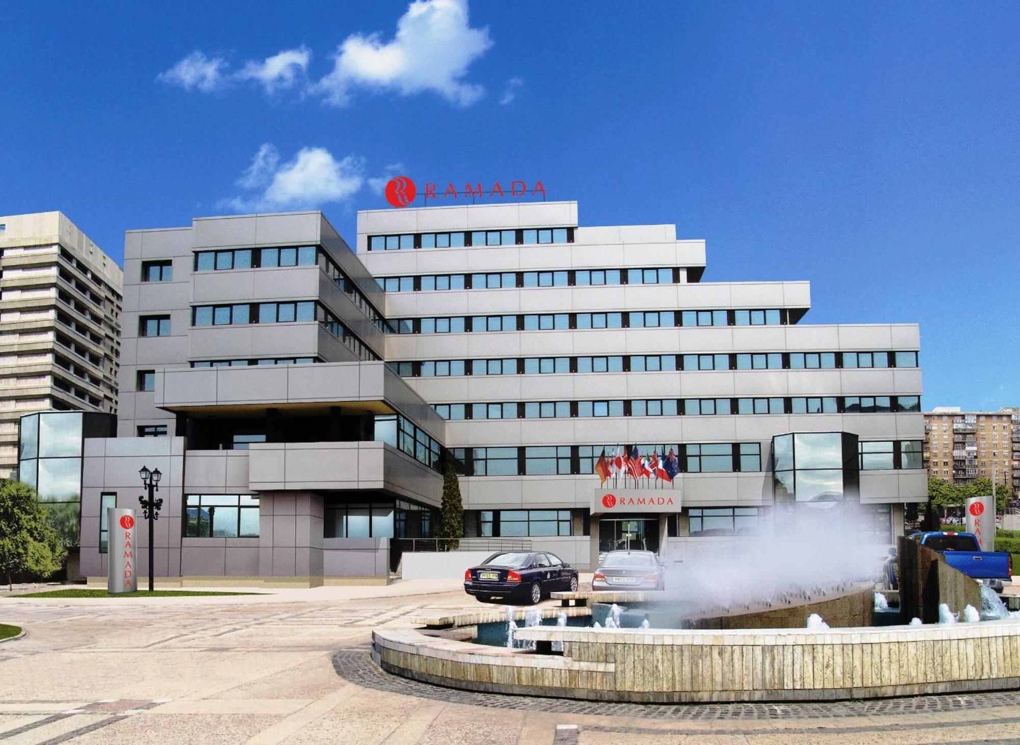 Ramada Iasi City Center מראה חיצוני תמונה